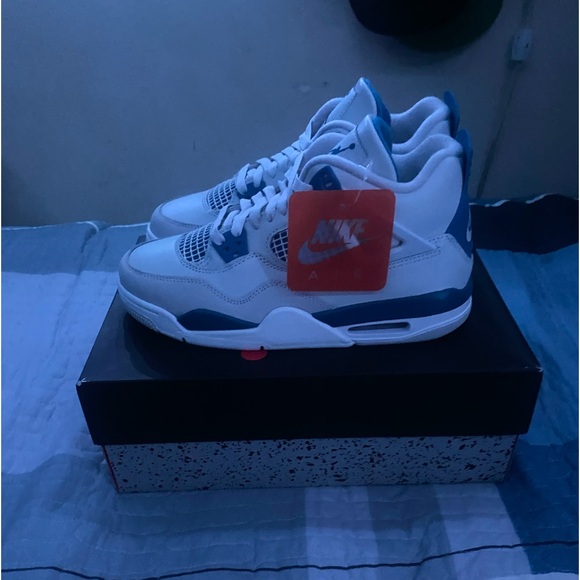 Jordan 4 military blue main image 3